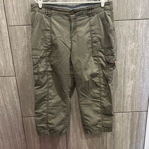NATURALS WOMENS Olive Cargo capris